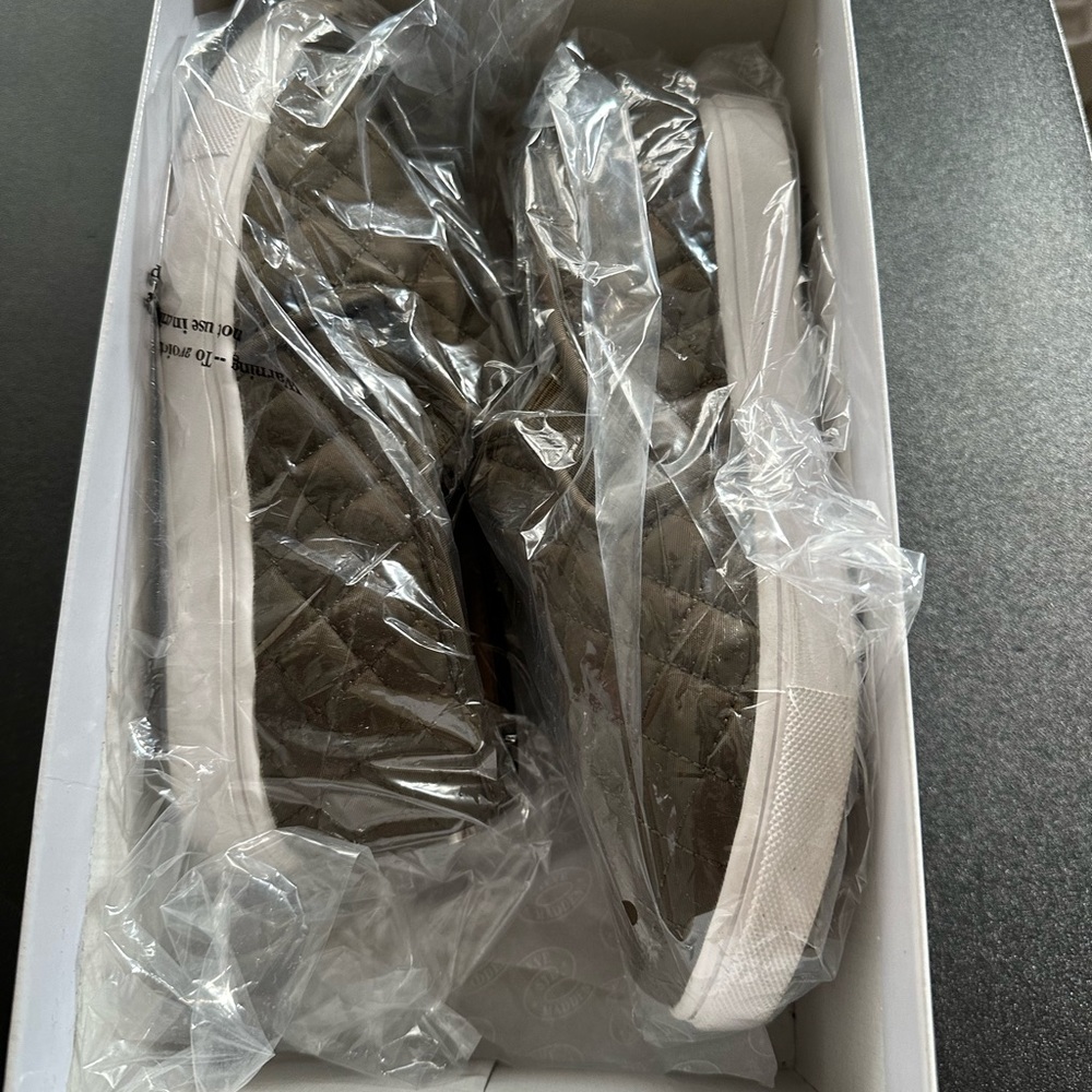 EUC Women’s Steve Madden Ecentrcq Sneaker - Picture 2 of 6